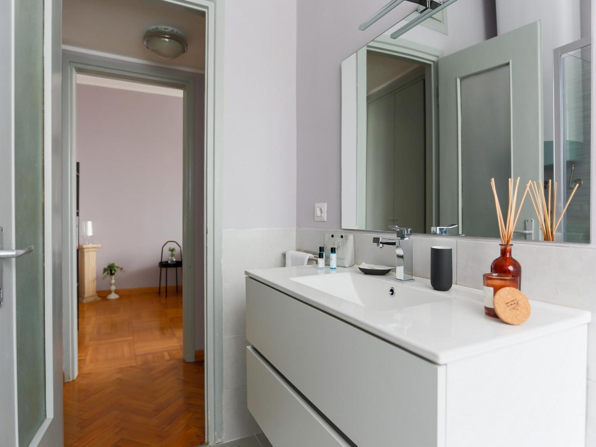 The Best Rent - Spacious One-Bedroom Apartment In Moscova District Милано Екстериор снимка