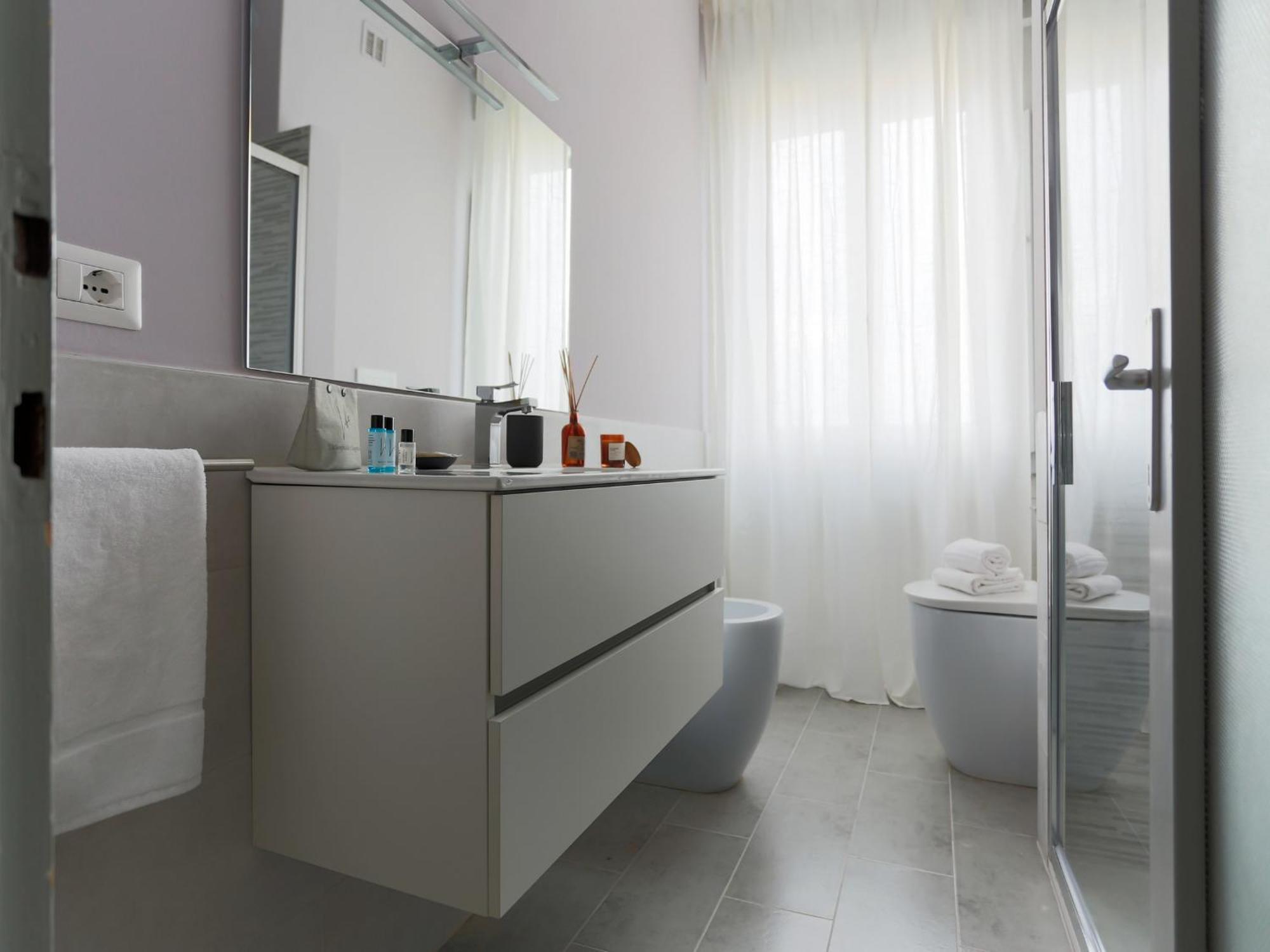 The Best Rent - Spacious One-Bedroom Apartment In Moscova District Милано Екстериор снимка